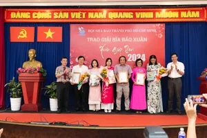 Báo Pháp Luật TP.HCM đạt giải Ba bìa báo Xuân Giáp Thìn 2024