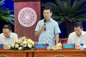 'Các sở ngành cứ ‘phóng’ văn bản qua lại trong khi dân vẫn phải ở chung cư xuống cấp'