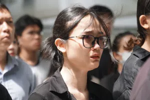 Người dân TP.HCM khóc nức nở tiễn biệt Tổng Bí thư: Bác đã rời xa thật rồi!