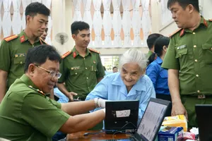 'Nhân khẩu đặc biệt' đi làm thẻ Căn cước: Gần 60 năm tôi mới có giấy tờ chứng minh là công dân