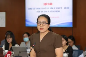 Sở TT-TT TP.HCM đang mời hoa hậu Phương Lê lên làm việc vì hát chế lời quốc ca