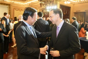 Chủ tịch Phan Văn Mãi mong các cơ quan nước ngoài là nhịp cầu kết nối TP.HCM với quốc tế