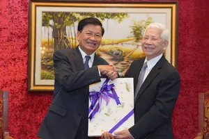 Tổng Bí thư, Chủ tịch nước Lào gặp nguyên Chủ tịch nước Nguyễn Minh Triết, Trương Tấn Sang