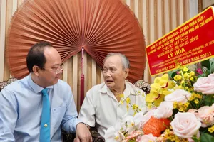 Lãnh đạo TP.HCM tri ân những nhà giáo tiêu biểu 