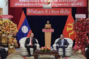 Phó Bí thư Thường trực Nguyễn Hồ Hải thăm, chúc mừng 49 năm Quốc khánh Lào