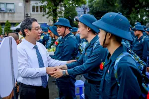 435 thanh niên quận 10, Tân Bình lên đường nhập ngũ