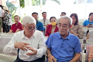 Trưởng Đoàn ĐBQH TP.HCM khảo sát hoạt động chính quyền 2 cấp tại phường Đông Hưng Thuận