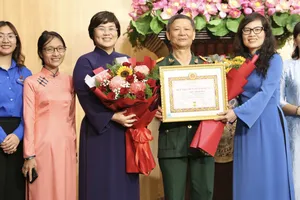 TP.HCM: Phường An Đông trao huy hiệu cho 47 đảng viên cao tuổi dịp 2-9