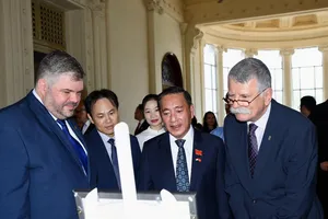 Chủ tịch Quốc hội Hungary xem triển lãm ảnh về Sài Gòn cách đây hơn 1 thế kỷ