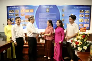 Lãnh đạo MTTQ TP.HCM thăm gia đình, tri ân cố kiến trúc sư Huỳnh Tấn Phát, cố bác sĩ Phùng Văn Cung