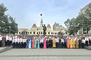 Đoàn đại biểu Đại hội MTTQ Việt Nam TP.HCM tưởng niệm Chủ tịch Hồ Chí Minh, các anh hùng liệt sĩ