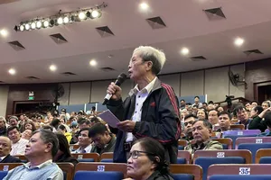 Cử tri đề nghị Quốc hội xây dựng luật bảo vệ thầy cô giáo.