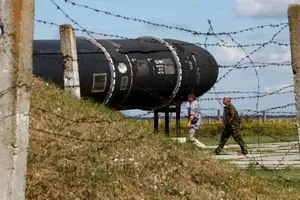 Tên lửa đạn đạo xuyên lục địa SS-18 (Satan) tại bảo tàng Tên lửa Chiến lược tỉnh Pervomaysk (Nga). ẢNH: REUTERS