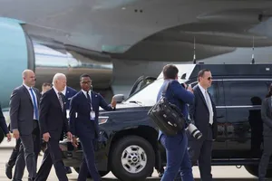 Quan chức Campuchia tiếp đón Tổng thống Mỹ Joe Biden và đoàn đại biểu Mỹ. ẢNH: FRESH NEWS