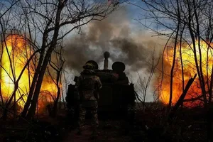 Quân Ukraine nã pháo tự hành về phía quân Nga ở chiến trường Donetsk ngày 2-12. ẢNH: REUTERS