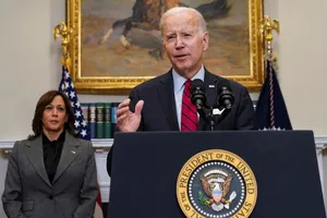 Tổng thống Mỹ Joe Biden cùng Phó Tổng thống Mỹ Kamala Harris trong buổi phát biểu tại Nhà Trắng hồi 5-1. Ảnh: REUTERS