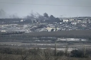 TP Soledar (tỉnh Donetsk, Ukraine) hoang tàn sau các cuộc giao tranh giữa quân Moscow-Kiev ngày 12-1. Ảnh: AP