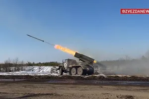 Quá trình tấn công và rút lui sau khi phóng tên lửa từ hệ thống tên lửa bắn loạt (MLRS) Grad. Ảnh: ZVEZDA NEWS