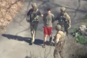 Cục Điều tra Liên bang Mỹ (FBI) bắt giữ Jack Teixeira hôm 13-4. Ảnh: REUTERS