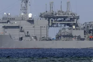 Tàu cứu hộ Chihaya của Lực lượng Phòng vệ Nhật ngoài khơi Ikemajima, tỉnh Okinawa (phía nam Nhật). Ảnh: AP.