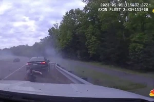 Chiếc BMW mất lái, bay qua dãy phân cách, rồi đâm vào nhiều xe khác trên đường. Ảnh: NBC