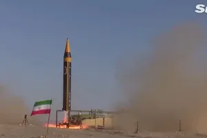 Iran thử tên lửa đạn đạo với tầm bắn xa lên tới 2.000 km. Ảnh: THE SUN