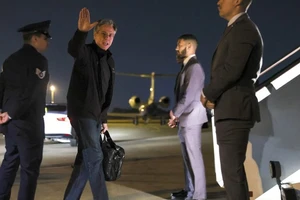 Ngoại trưởng Mỹ Antony Blinken tại căn cứ quân sự Andrews (bang Maryland, Mỹ) trong ngày 16-6 trước khi lên đường tới TQ. Ảnh: AP