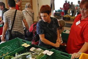 Người dân Đức mua thực phẩm. Ảnh: GETTY IMAGES