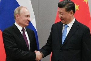 Tổng thống Nga Vladimir Putin (bên trái) và Chủ tịch Trung Quốc Tập Cận Bình trong một cuộc gặp hồi tháng 2-2022 tại Bắc Kinh. Ảnh: RIA Novosti