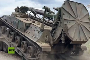 Wagner bàn giao vũ khí hạng nặng cho quân đội Nga. Ảnh: RT