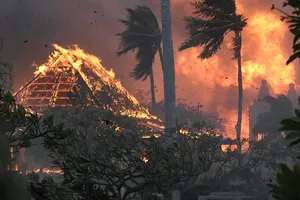 VIDEO: Đã 53 người chết trong vụ cháy rừng như 'tận thế' ở Hawaii 