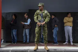 Dân Ecuador đi bầu tổng thống giữa lo ngại an ninh sau vụ ám sát ứng viên