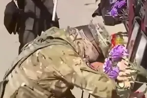 VIDEO: Lính Wagner gục khóc tưởng niệm ông Prigozhin