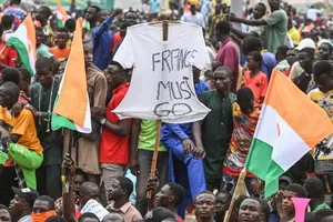 Đảo chính châu Phi: Niger biểu tình đòi Pháp rút đại sứ và quân đội; Lãnh đạo đảo chính Gabon sắp nhậm chức tổng thống 