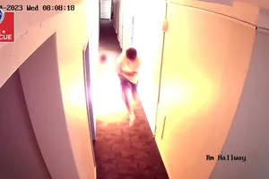 Cháy nổ nhà nghỉ, 1 người bị thương, 70 khách vội sơ tán 