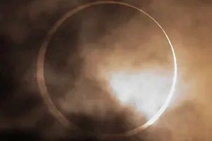 VIDEO: Nhật thực 'vòng tròn lửa' hiếm gặp trên bầu trời Bắc Mỹ