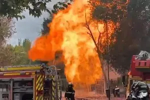 VIDEO: Nổ cháy kinh hoàng đường ống dẫn khí