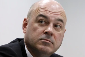 Pháp bắt tỉ phú Nga, Điện Kremlin lên tiếng