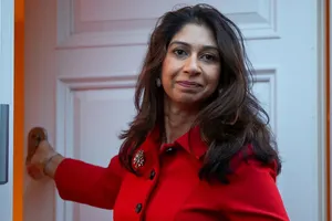 Anh cải tổ nội các, cựu Thủ tướng David Cameron được bổ nhiệm làm ngoại trưởng