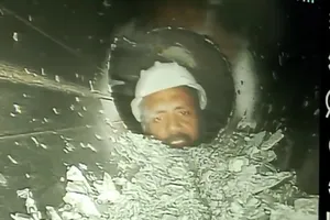 VIDEO quay cảnh 41 công nhân kẹt dưới đường hầm sập đã 10 ngày