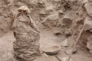 Khai quật 4 xác ướp trẻ em có niên đại 1.000 năm tuổi, còn nguyên tóc trên hộp sọ