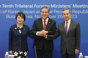 Bộ trưởng ngoại giao Hàn-Trung-Nhật hội đàm, mở đường cho thượng đỉnh 3 nước 