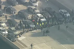 VIDEO: Biểu tình giữa đường cao tốc 6 làn xe, kêu gọi ngừng bắn ở Gaza