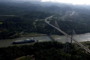 Kênh đào Suez, Panama cùng ‘gặp nạn’, thương mại thế giới điêu đứng