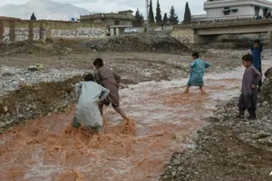 Mưa lớn, sét đánh chết 28 người 