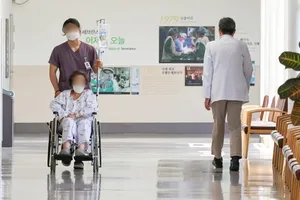 Hàn Quốc: Bác sĩ vẫn đình công, bệnh nhân thêm khốn đốn