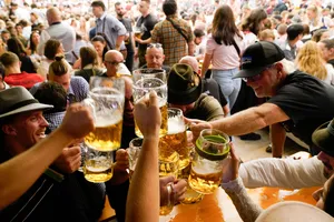 Chùm ảnh: Có gì trong lễ hội bia lớn nhất thế giới ở Đức?