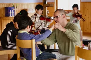 Những người hùng thầm lặng - mảng màu tươi đẹp của thế giới 