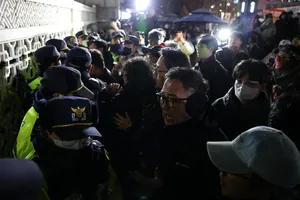 Chùm ảnh: Đêm hỗn loạn vì thiết quân luật ở Hàn Quốc