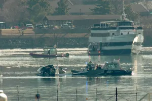 Có công dân Nga trên máy bay rơi xuống sông ở Mỹ, ông Trump nói Washington đã liên lạc với Moscow